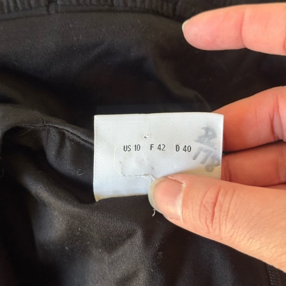 Akris Punto Elegant Black Long Sleeve Faux Wrap Dress With Textured Skirt - Picture 5 of 11